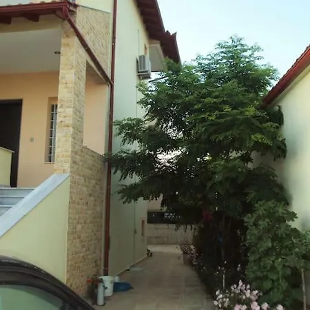 In Chalkidiki, Lakkoma * Nea Kallikrateia